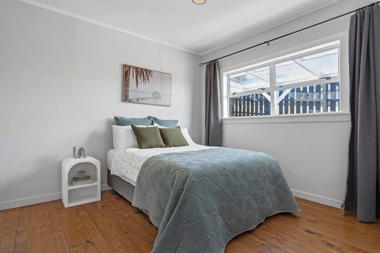 Photo of property in 15 Donovan Avenue, Massey, Auckland, 0614