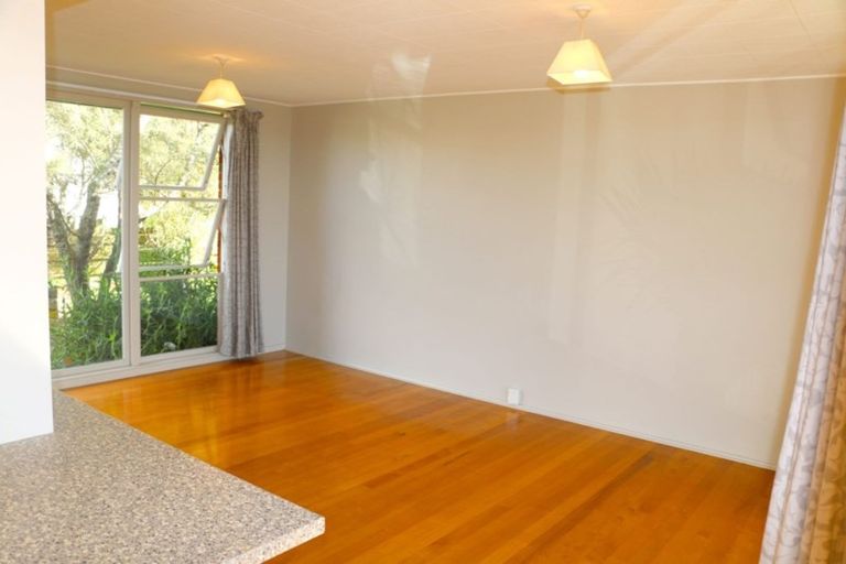 Photo of property in 2/11 Liston Street, Northcote, Auckland, 0627