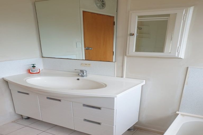 Photo of property in 19 Coey Place, Glen Eden, Auckland, 0602