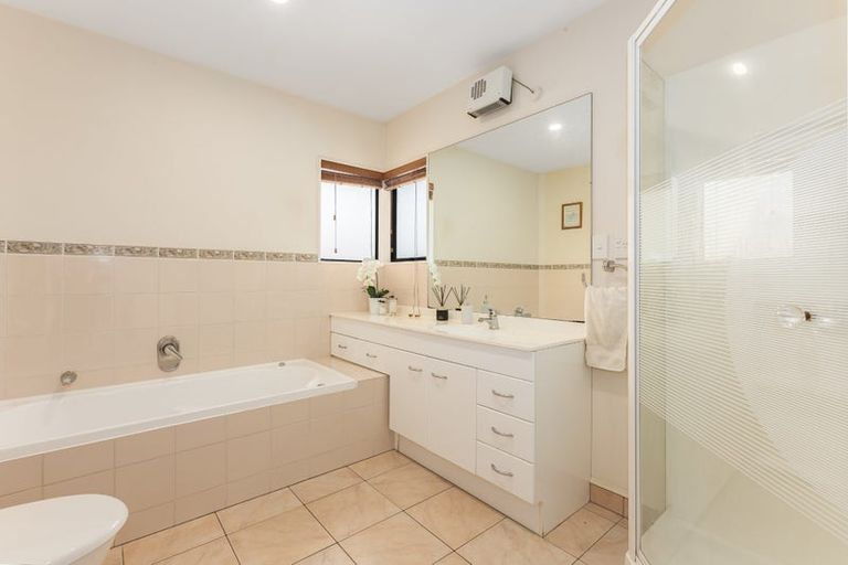Photo of property in 31 Lanyon Place, Whitby, Porirua, 5024