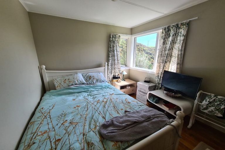 Photo of property in 21 Richmond Hill, Glenside, Wellington, 6037