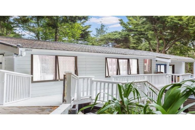 Photo of property in 41 Ridgewood Crescent, Birkenhead, Auckland, 0626