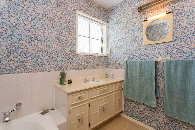 Photo of property in 1 Whareora Terrace, Cashmere, Christchurch, 8022