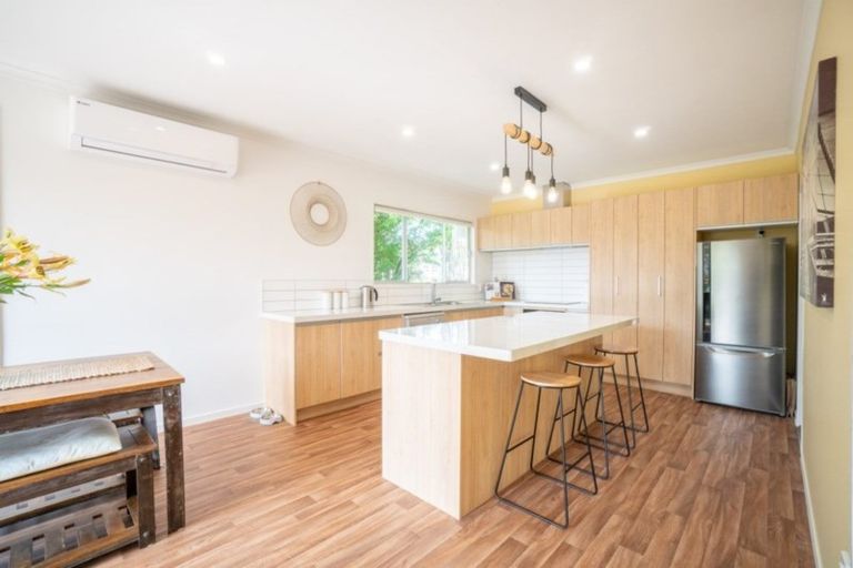 Photo of property in 28 Summerhill Drive, Fitzherbert, Palmerston North, 4410