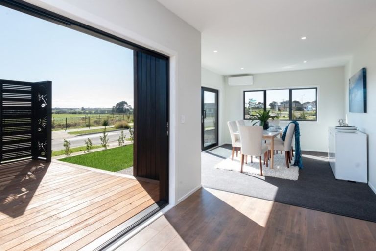 Photo of property in 31 Opouatu Avenue, Glenbrook, 2681