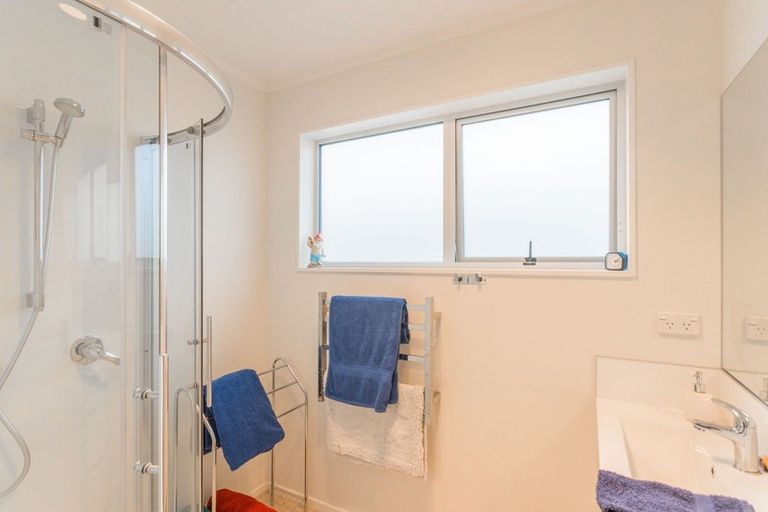 Photo of property in 2/16 Anaru Street, Raumati Beach, Paraparaumu, 5032