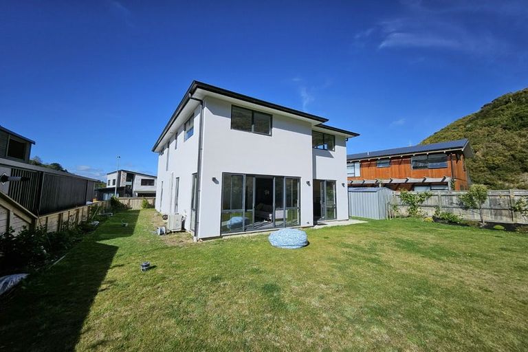 Photo of property in 16 Porokaiwhiri Street, Crofton Downs, Wellington, 6035