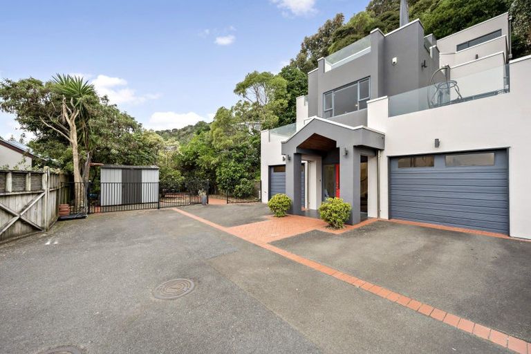 Photo of property in 203 Muritai Road, Eastbourne, Lower Hutt, 5013