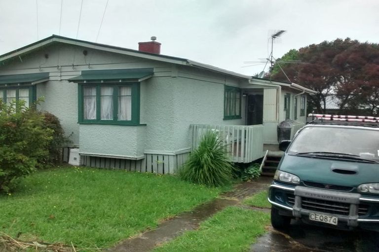 Photo of property in 1/12 Hinekohu Street, New Lynn, Auckland, 0600