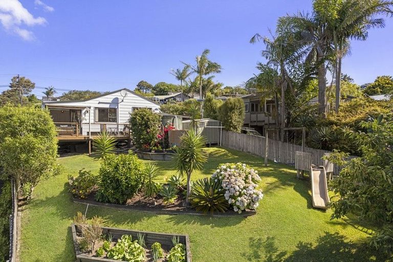 Photo of property in 36 Elliston Crescent, Stanmore Bay, Whangaparaoa, 0932