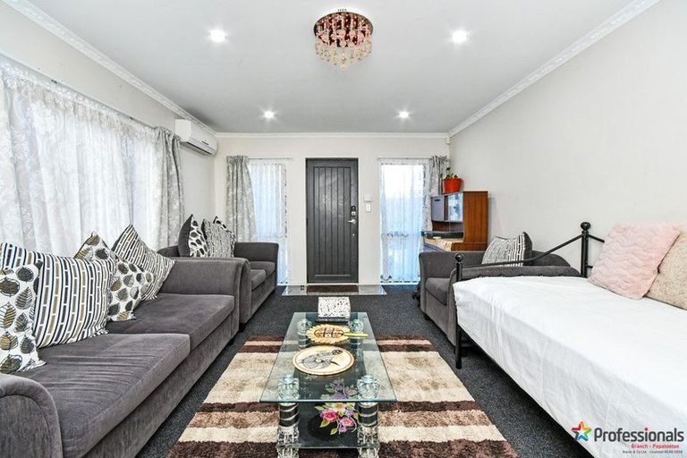 Photo of property in 5d Clendon Place, Manurewa, Auckland, 2102