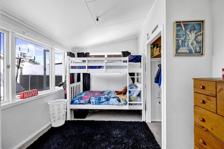 Photo of property in 19 Clifford Street, Hawera, 4610