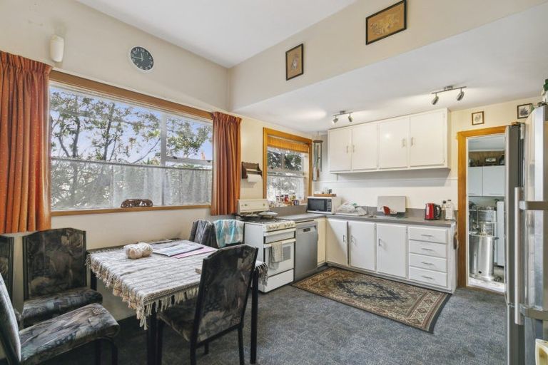 Photo of property in 80 Apu Crescent, Lyall Bay, Wellington, 6022