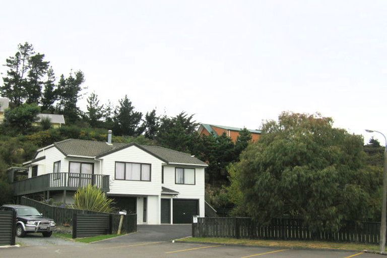 Photo of property in 6 Monarch Grove, Maoribank, Upper Hutt, 5018