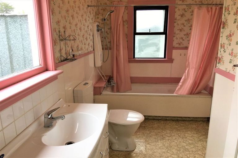 Photo of property in 83 Main Road, Clinton, 9534