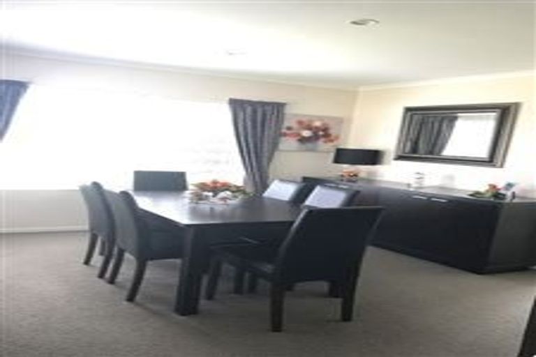 Photo of property in 6 Newbliss Crescent, East Tamaki Heights, Auckland, 2016