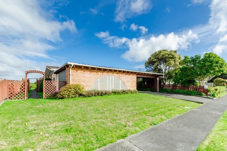 Photo of property in 31 Rewarewa Crescent, Waikanae, 5036