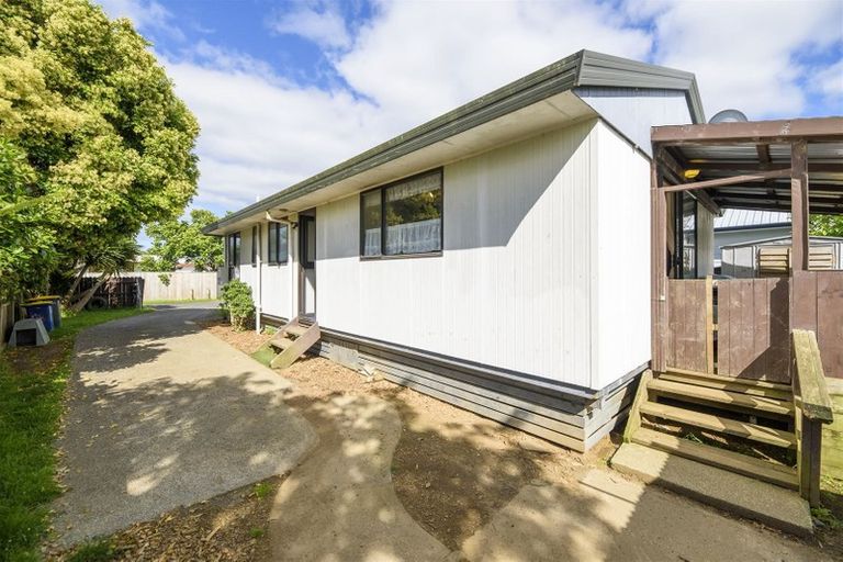 Photo of property in 1/12 Cameron Place, Ranui, Auckland, 0612