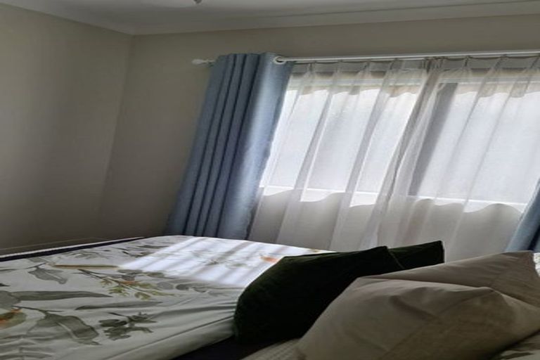 Photo of property in 65 Masons Road, Oteha, Auckland, 0632