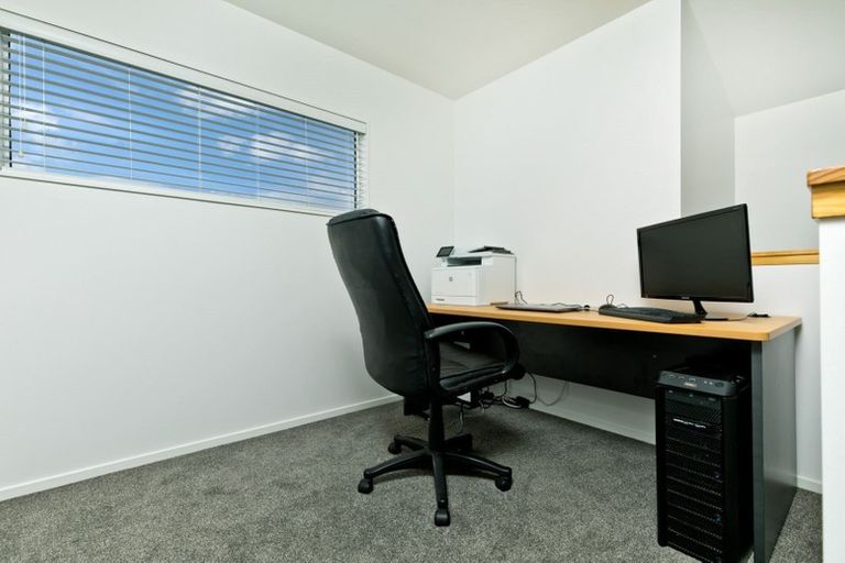 Photo of property in 28 Shah Place, Glen Eden, Auckland, 0602