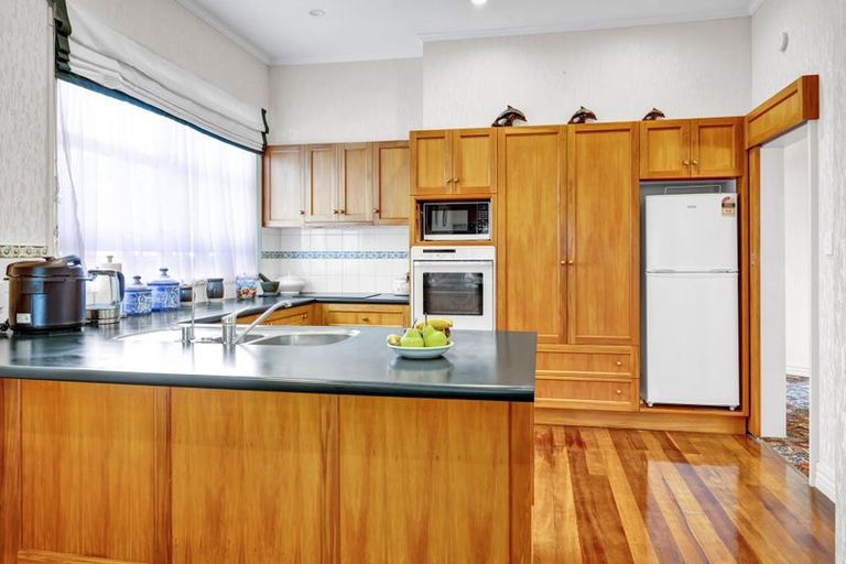 Photo of property in 19 George Street, Hawera, 4610