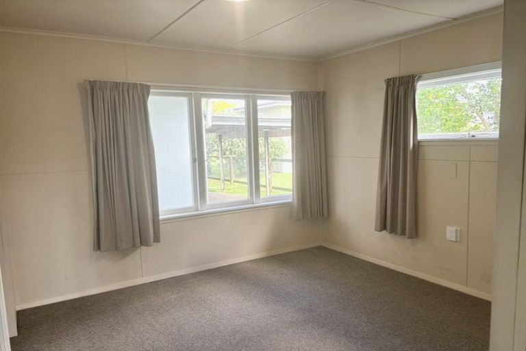 Photo of property in 77 Bartholomew Road, Levin, 5510