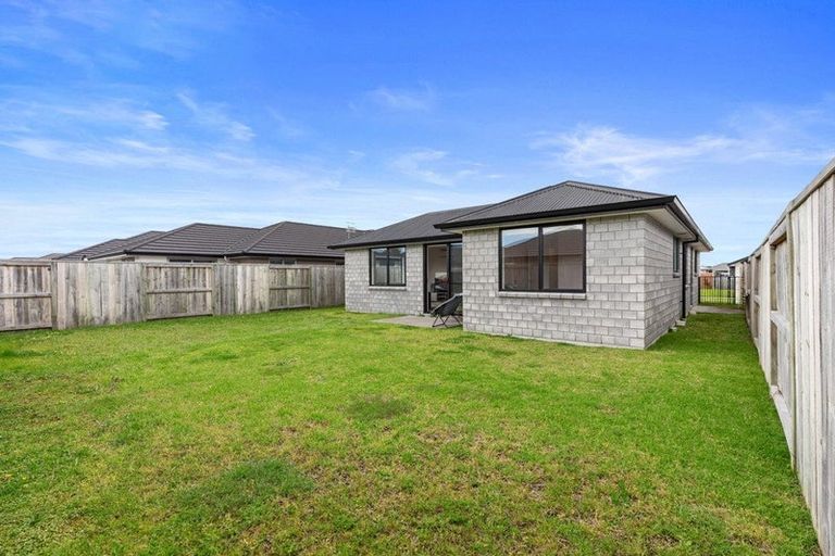 Photo of property in 24 Furlong Road, Papamoa, 3118