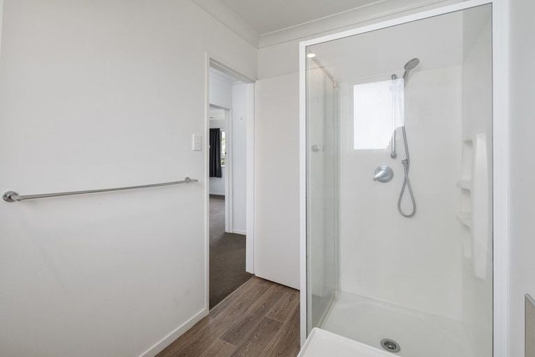 Photo of property in 28 Pinedale Parade, Milson, Palmerston North, 4414