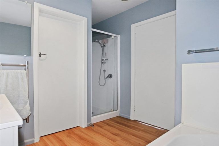 Photo of property in 1 Kingsgate Place, Burnside, Christchurch, 8053