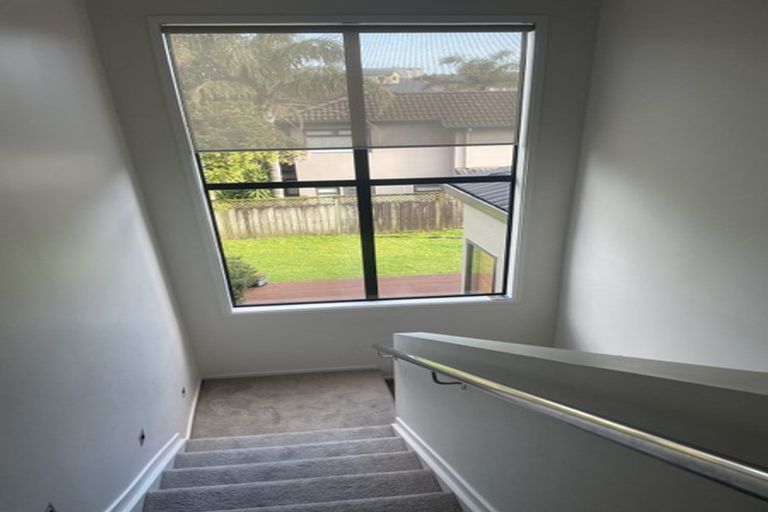 Photo of property in 43 Ponderosa Drive, Oteha, Auckland, 0632