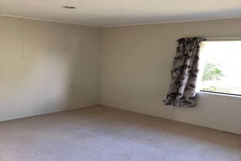 Photo of property in 2/41 Radiata Lane, Chatswood, Auckland, 0626