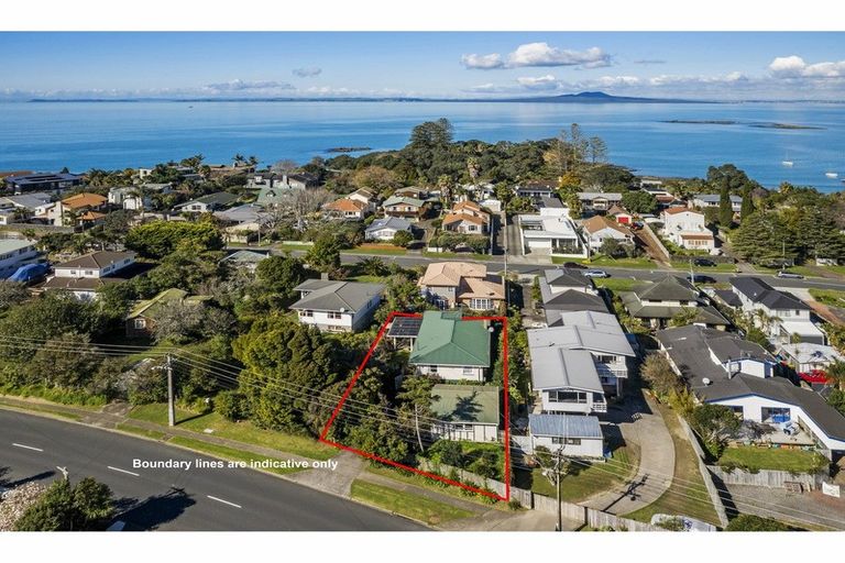 Photo of property in 941 Beach Road, Torbay, Auckland, 0630