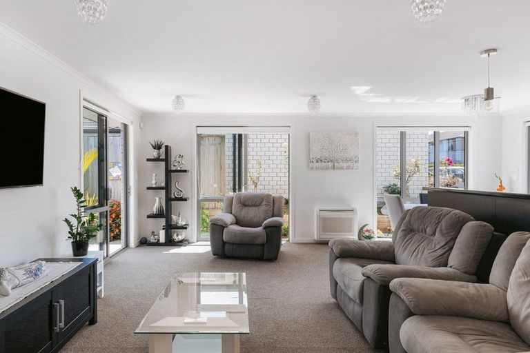 Photo of property in Waterview Estate, 11/4 Greystone Place, Omokoroa, 3114