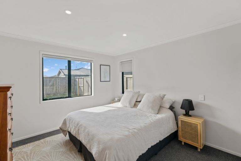 Photo of property in 14 Saint Michael Crescent, One Tree Point, 0118