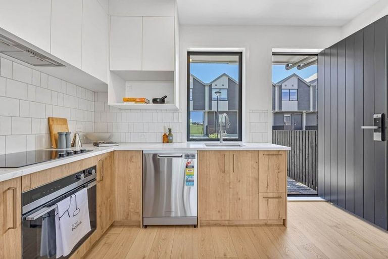 Photo of property in 12/23 Makomako Drive, Orewa, 0931