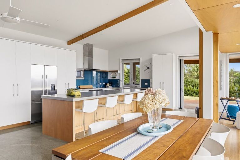 Photo of property in 127 Highland Drive, Acacia Bay, Taupo, 3385