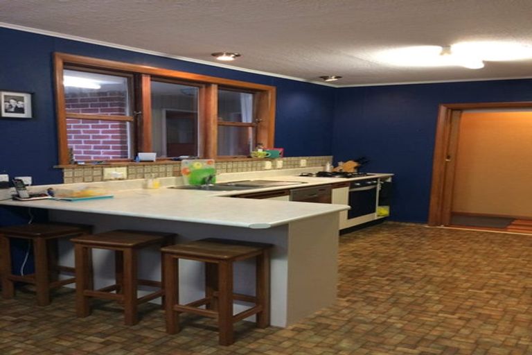 Photo of property in 18 Whirinaki Crescent, Heretaunga, Upper Hutt, 5018