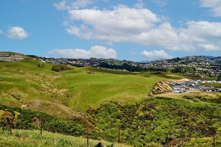 Photo of property in 10 Saba Way, Grenada Village, Wellington, 6037