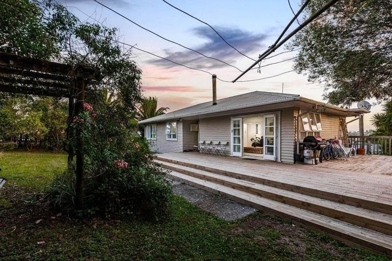 Photo of property in 77 Royal Road, Massey, Auckland, 0614