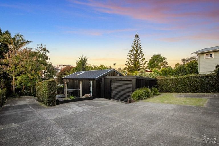 Photo of property in 27 Amberley Avenue, Te Atatu South, Auckland, 0610
