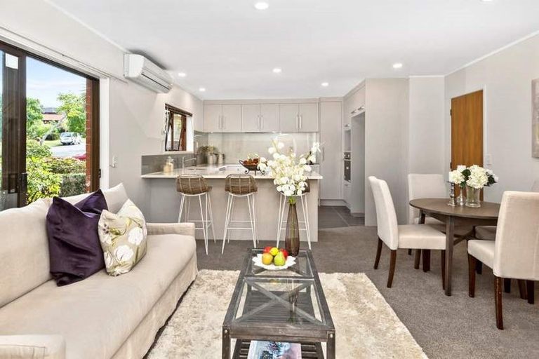 Photo of property in 17 Voltaire Court, Botany Downs, Auckland, 2010