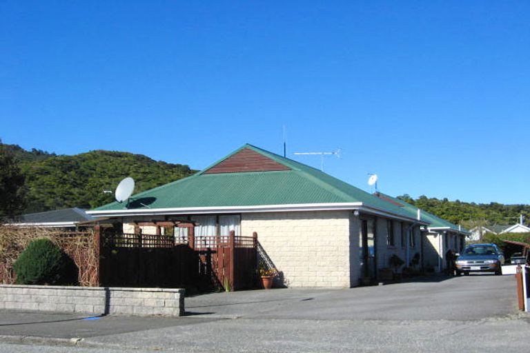 Photo of property in 19 Cowper Street, Greymouth, 7805