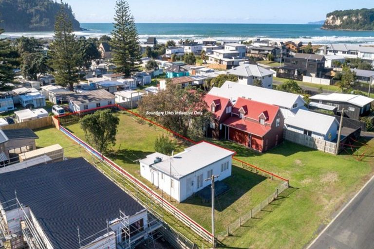 Photo of property in 114 Beverley Terrace, Whangamata, 3620