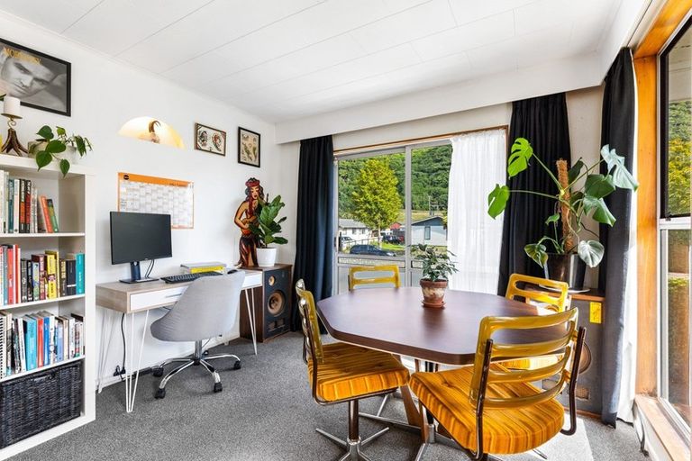 Photo of property in 16a Indiana Grove, Totara Park, Upper Hutt, 5018