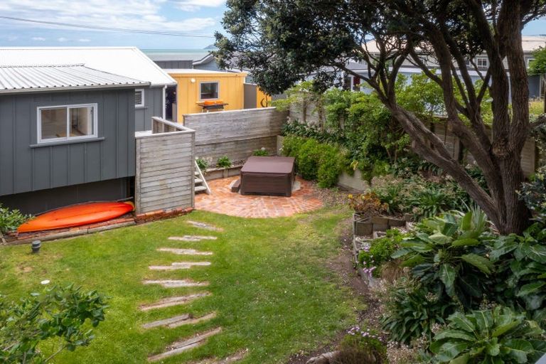 Photo of property in 121 The Parade, Paekakariki, 5034