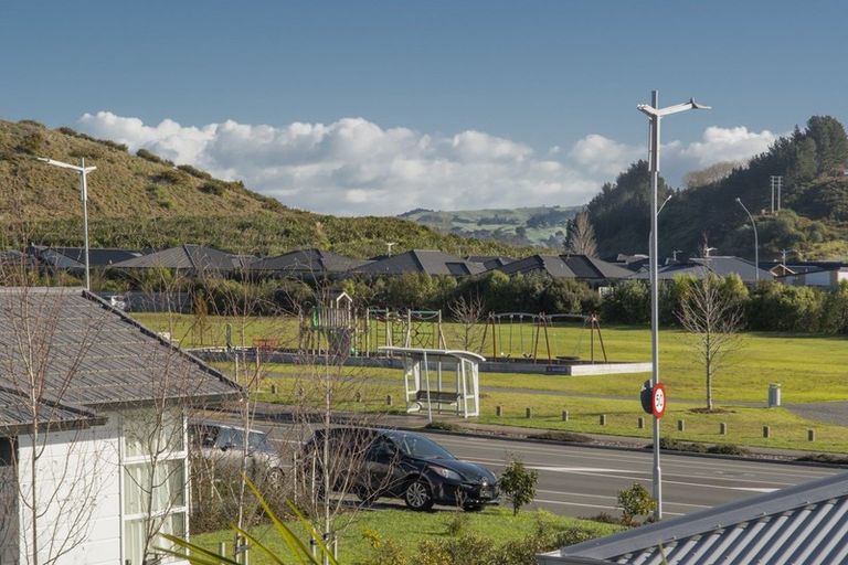 Photo of property in 6 Rochfort Crescent, Pyes Pa, Tauranga, 3112