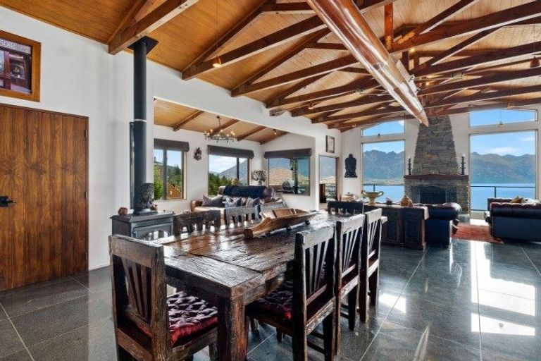 Photo of property in 136 Wynyard Crescent, Fernhill, Queenstown, 9300