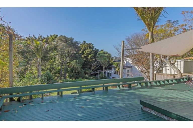 Photo of property in 181 Glenfield Road, Hillcrest, Auckland, 0627