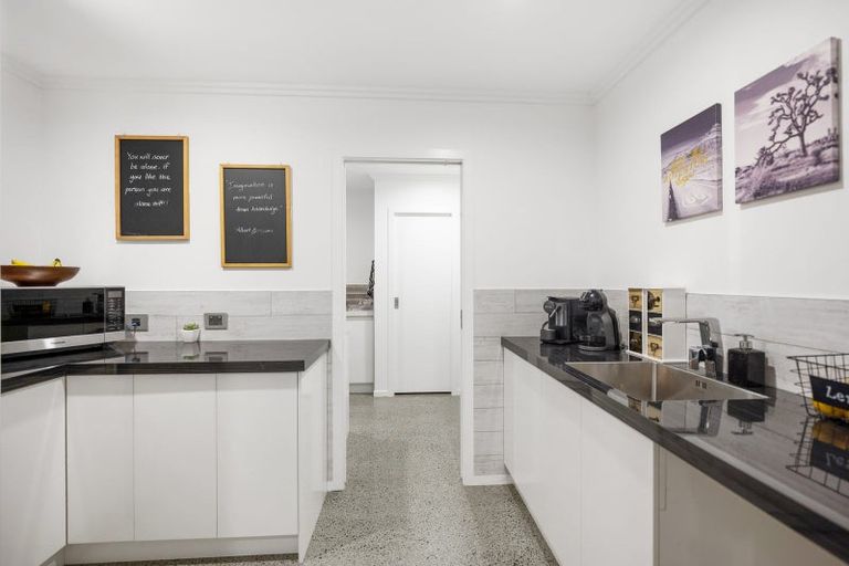 Photo of property in 583 State Highway 16, Kumeu, 0891