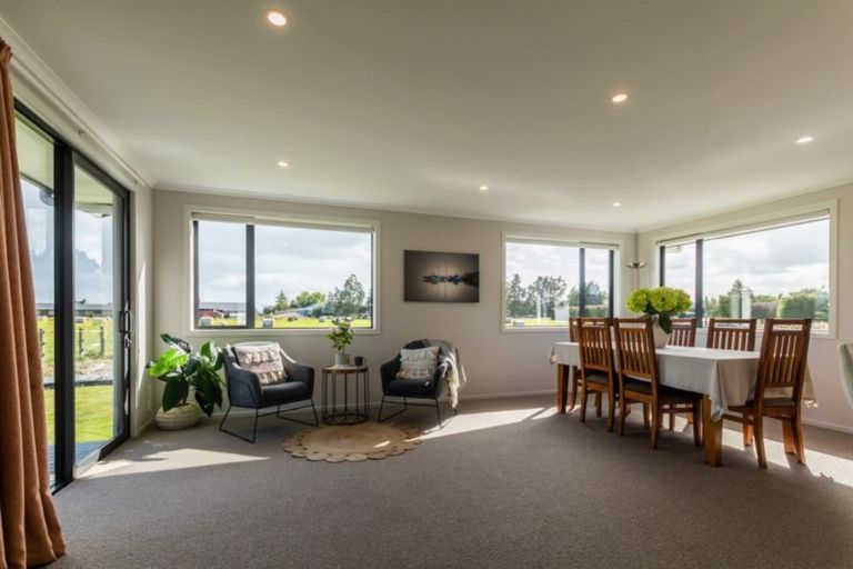 Photo of property in 14 Douglas Street, Winton, 9720